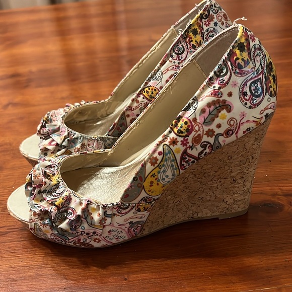 Steve Madden Paisley Wedges - Picture 3 of 5